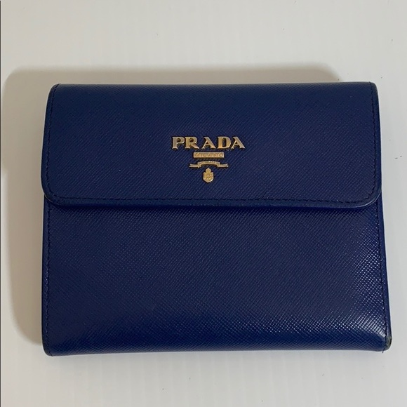 Prada Handbags - Prada saffiano wallet